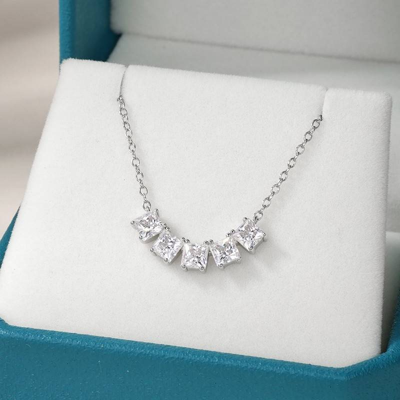 MP0141款S925银镀18K白金五颗公主方钻莫桑钻微笑项链2.0ct