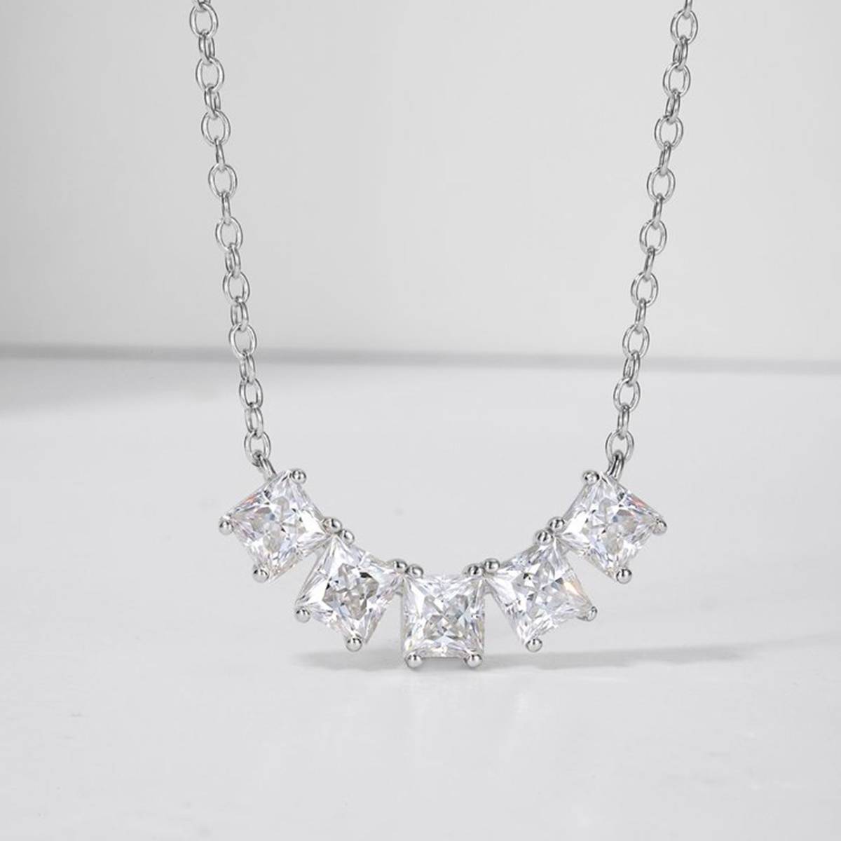 MP0141款S925银镀18K白金五颗公主方钻莫桑钻微笑项链2.0ct