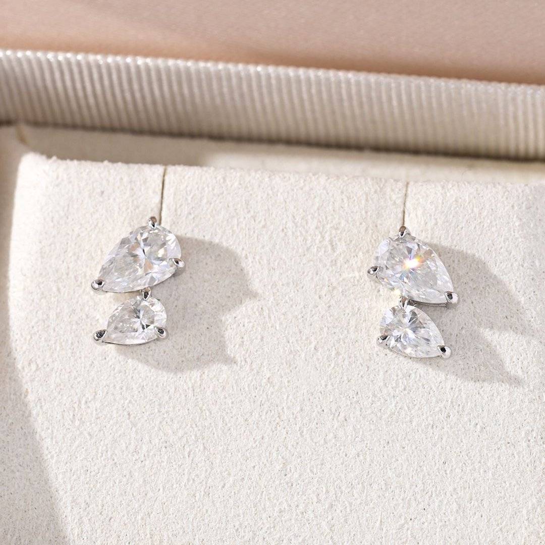 ME0073款S925银镀18K白金梨形莫桑钻耳钉3.0ct