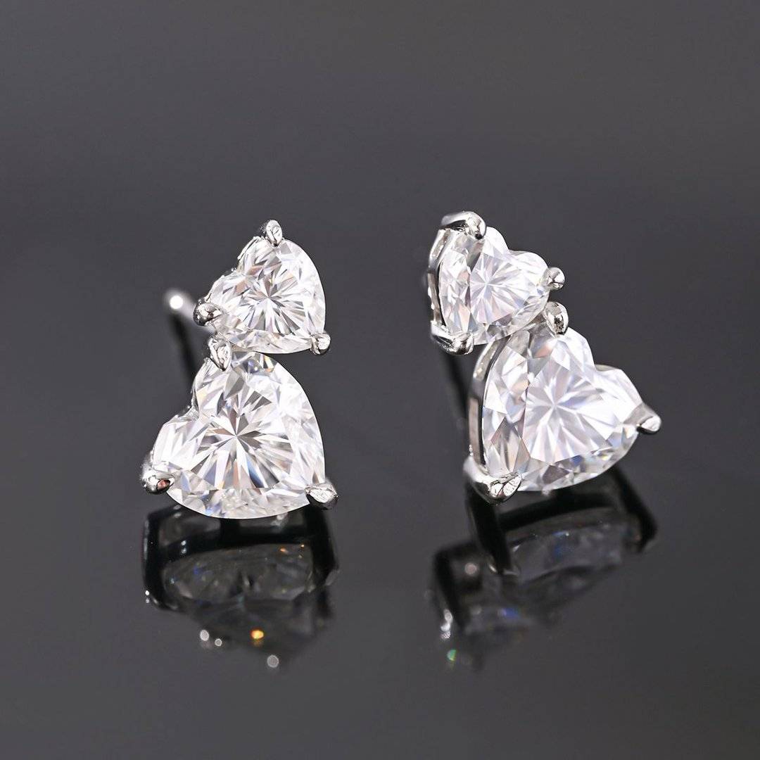 ME0072款S925银镀18K白金心形莫桑钻耳钉2.8ct