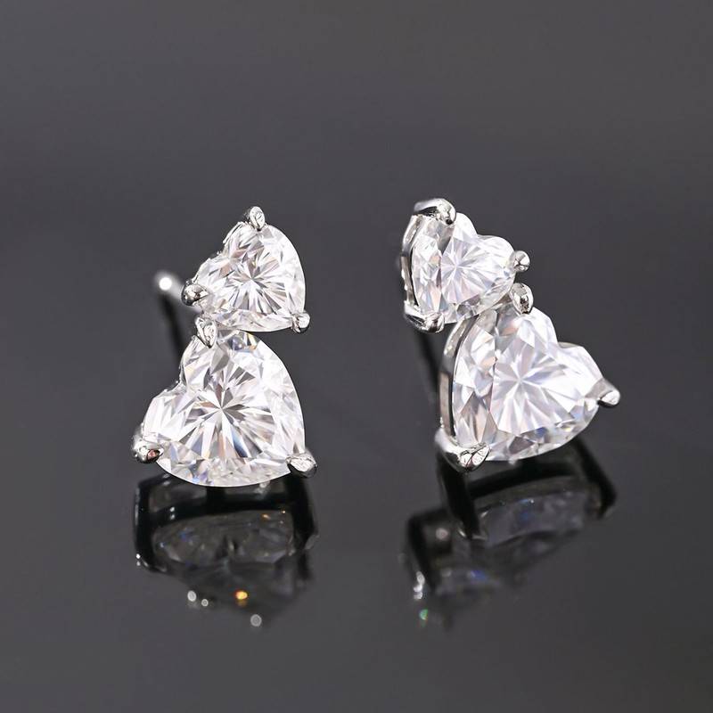 ME0072款S925银镀18K白金心形莫桑钻耳钉2.8ct