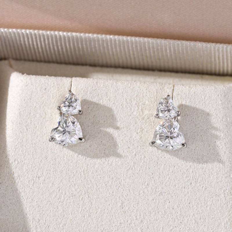 ME0072款S925银镀18K白金心形莫桑钻耳钉2.8ct