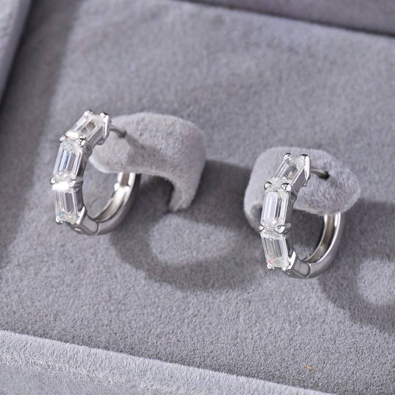 ME0070款S925银镀18K白金祖母绿形莫桑钻耳环3.0ct
