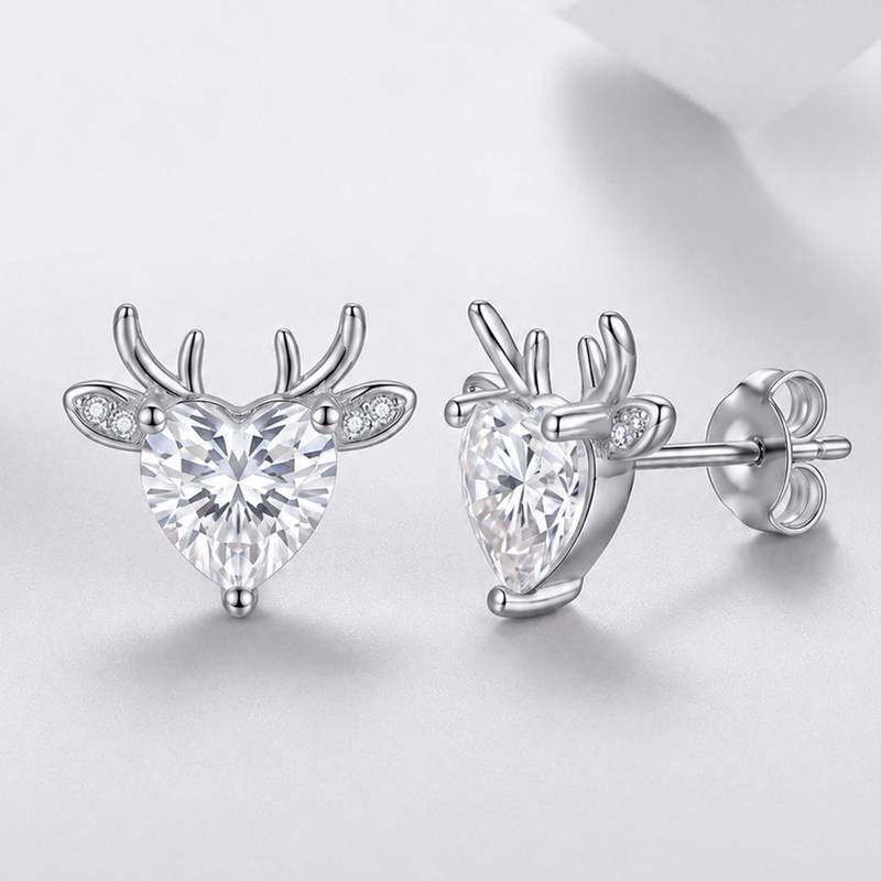 E12526款银镀18K白金心形莫桑钻小鹿耳钉1.64ct