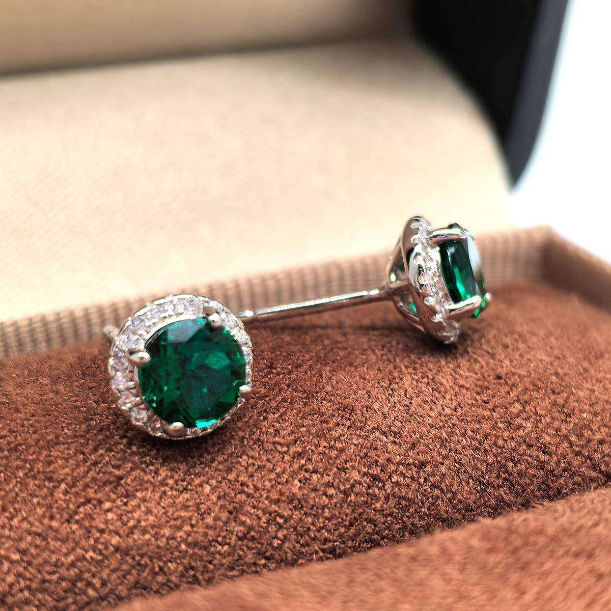 35S S925 silver plated 18White Gold Round cultivated Emerald earrings 0.5ct * 2
