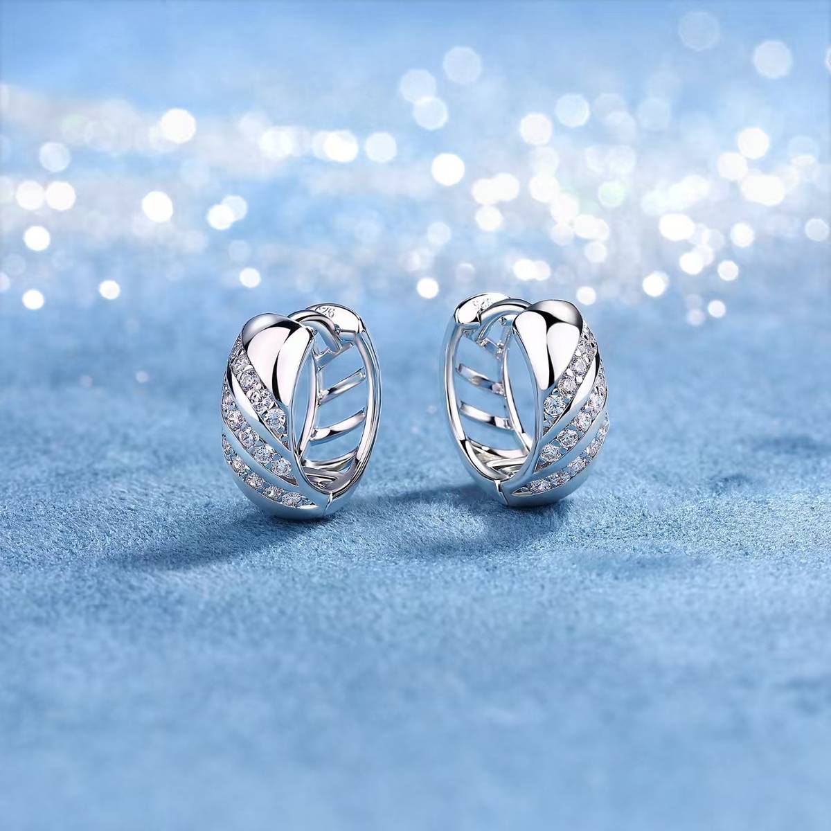 SE0256204款S925银镀18K金莫桑钻耳圈0.3ct