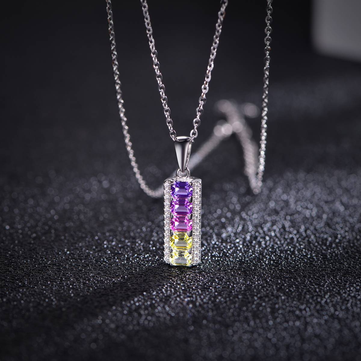 P3-0190款S925银镀18K白金祖母绿切培育彩宝莫桑钻项链0.13ct