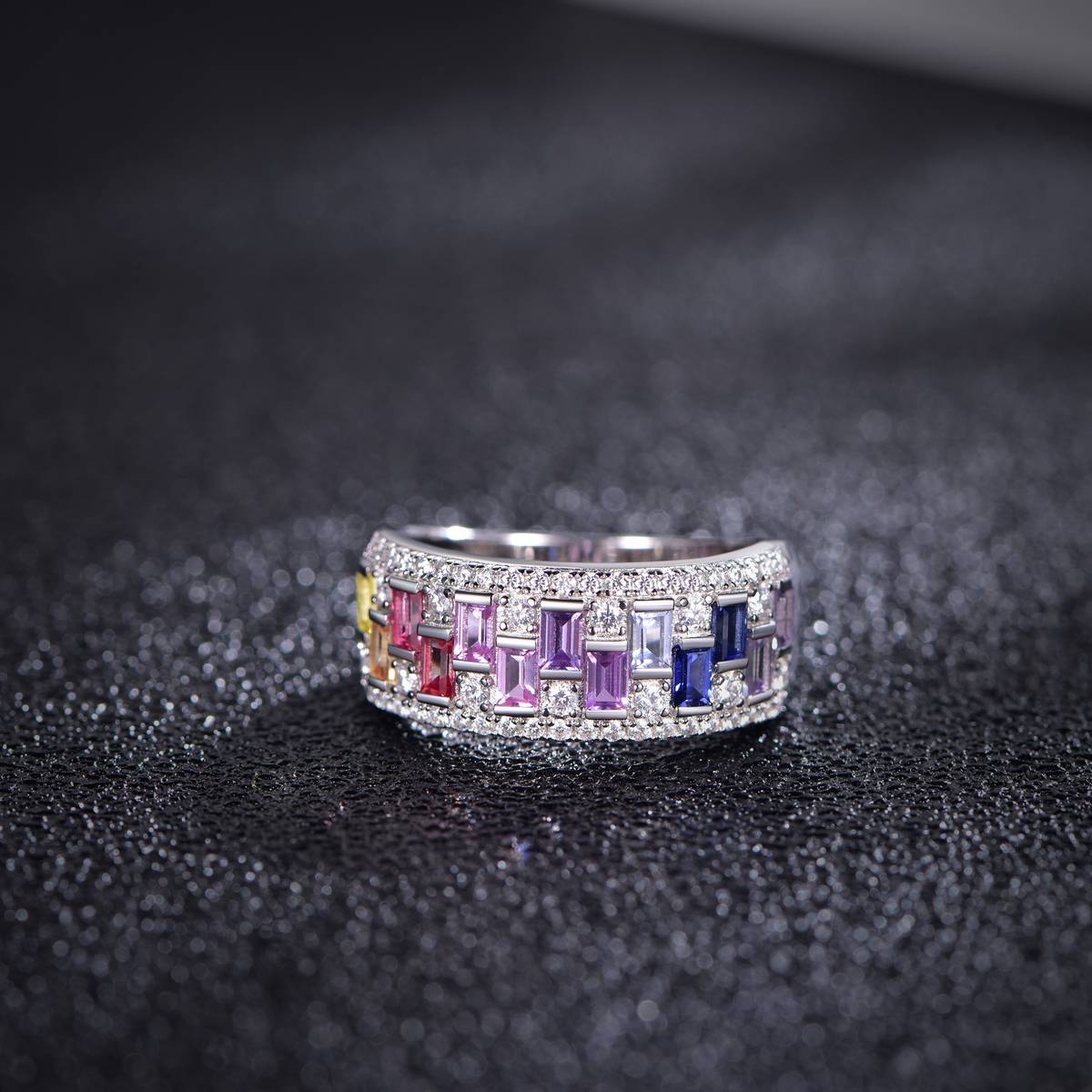 R3-0895款S925银镀18K白金长方培育彩宝彩虹莫桑钻戒指0.4ct