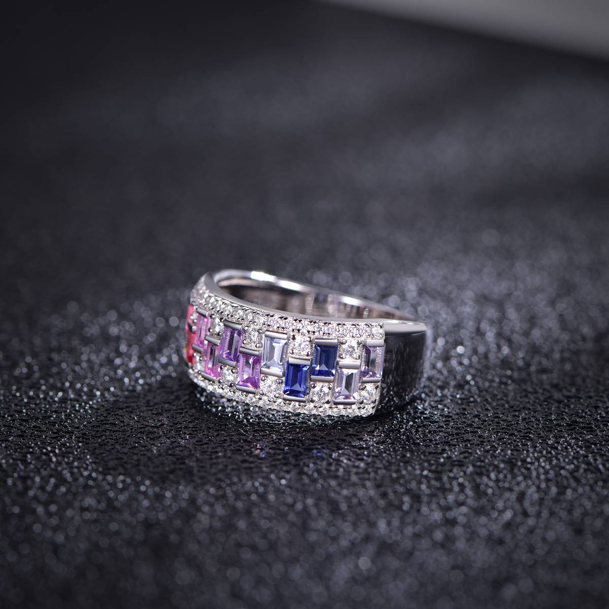 R3-0895款S925银镀18K白金长方培育彩宝彩虹莫桑钻戒指0.4ct