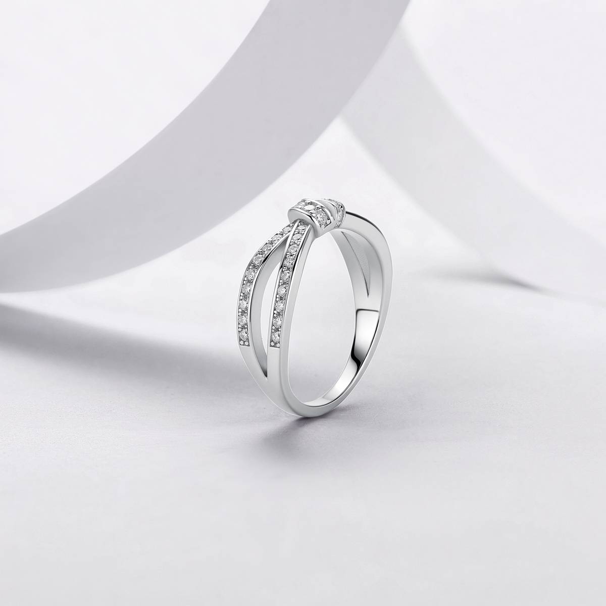 R55616-HMC款S925银镀18K白金莫桑钻绳结订婚戒指0.36ct