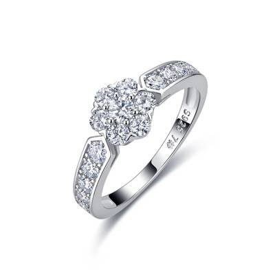 R55104款银镀18K白金圆形莫桑钻花型告白戒指0.81ct