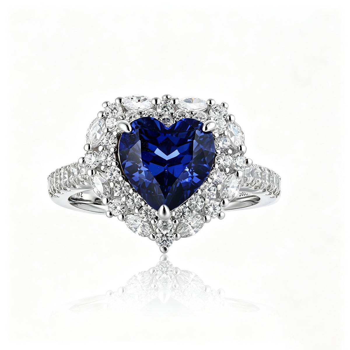 R1526款S925银镀18K白金心形培育彩宝订婚戒指2.65ct