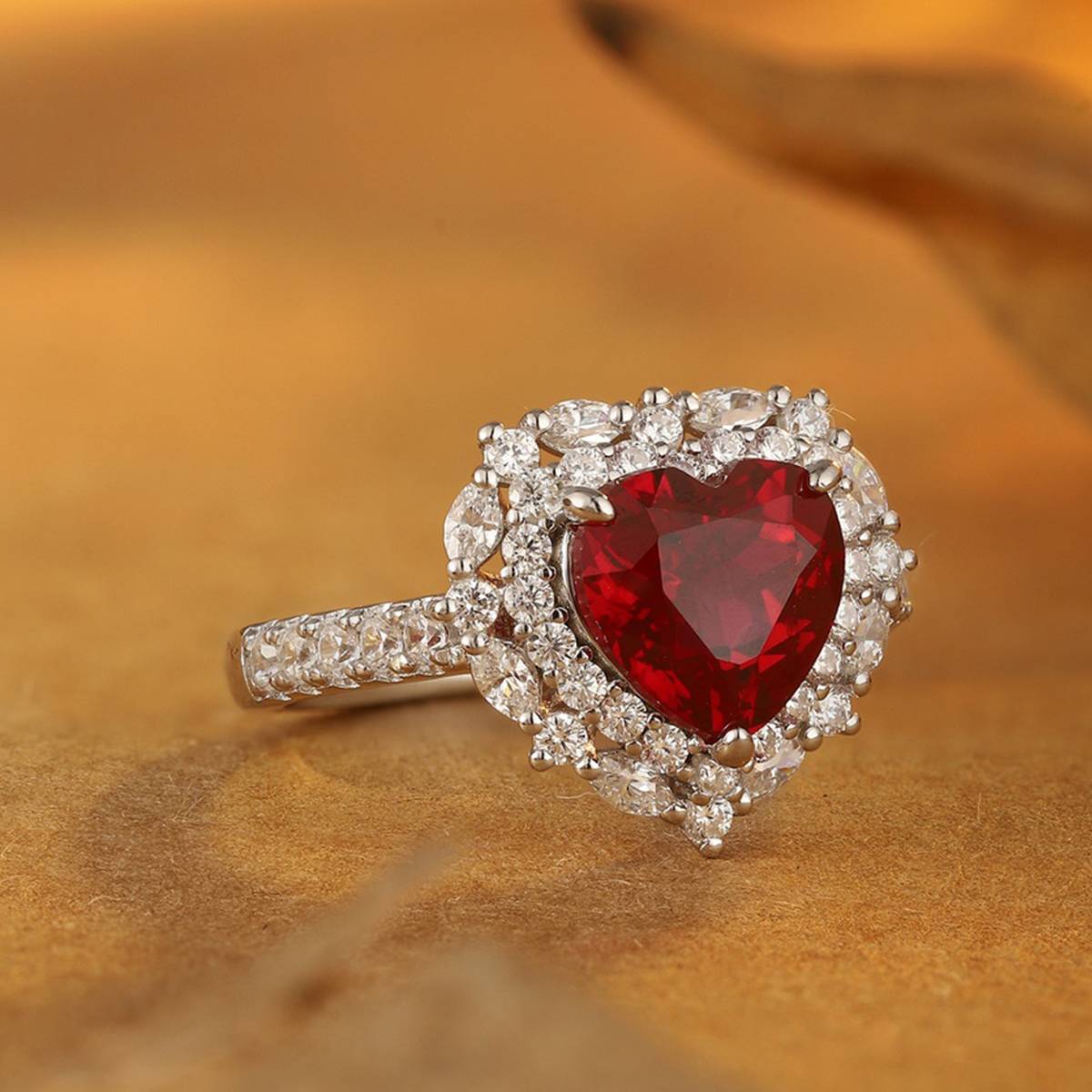 R1526款S925银镀18K白金心形培育彩宝订婚戒指2.65ct