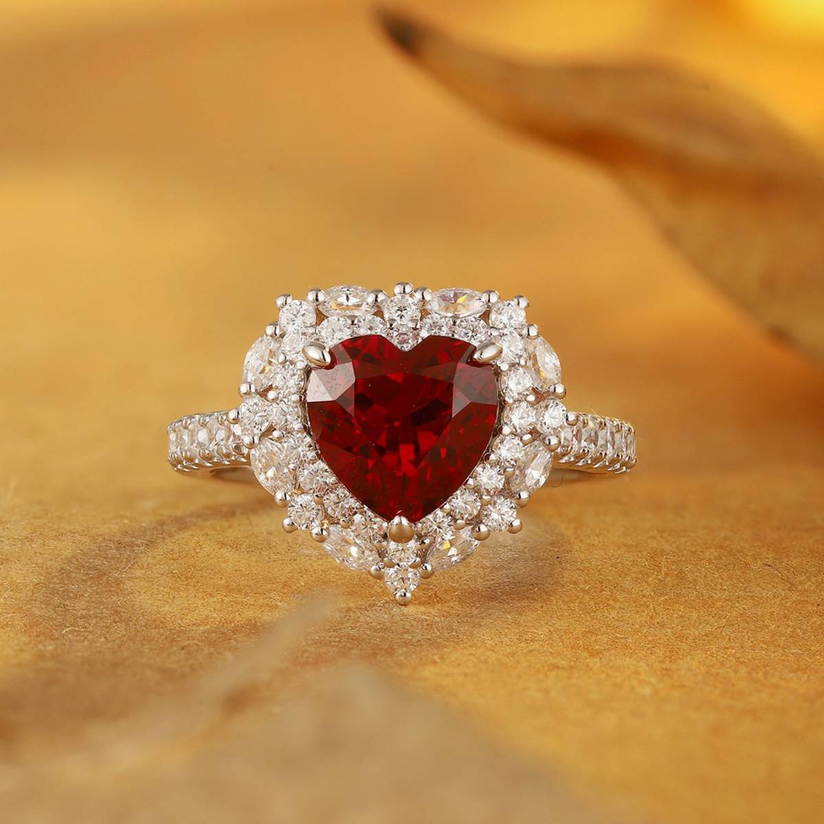 R1526款S925银镀18K白金心形培育彩宝订婚戒指2.65ct