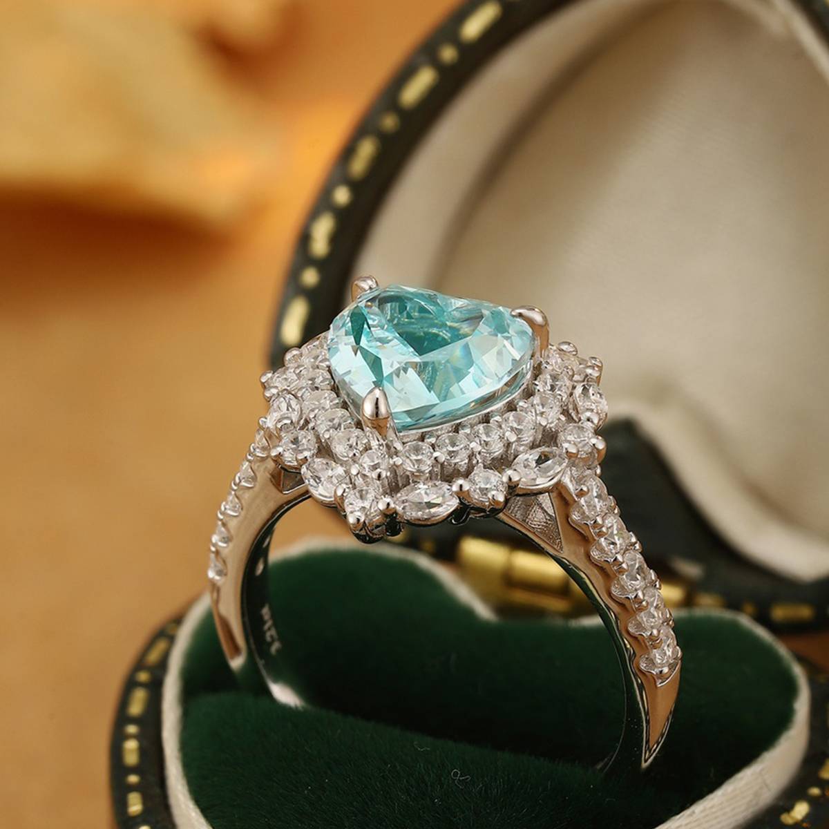 R1526款S925银镀18K白金心形培育彩宝订婚戒指2.65ct