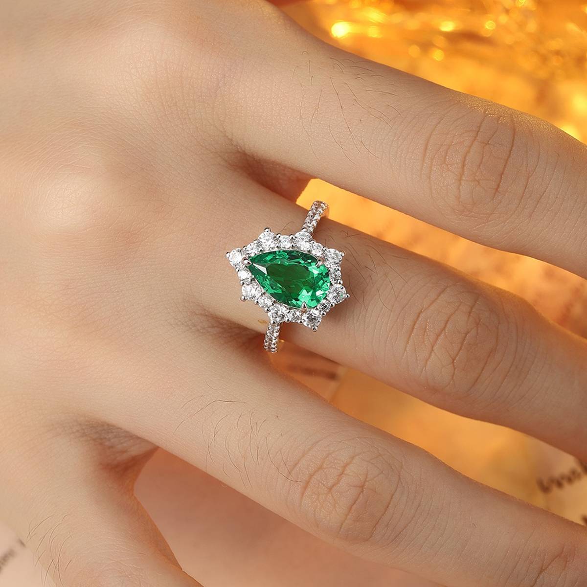 R1522款S925银镀18K白金梨形培育彩宝订婚戒指2.97ct