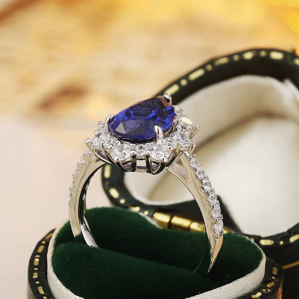 R1522款S925银镀18K白金梨形培育彩宝订婚戒指2.97ct