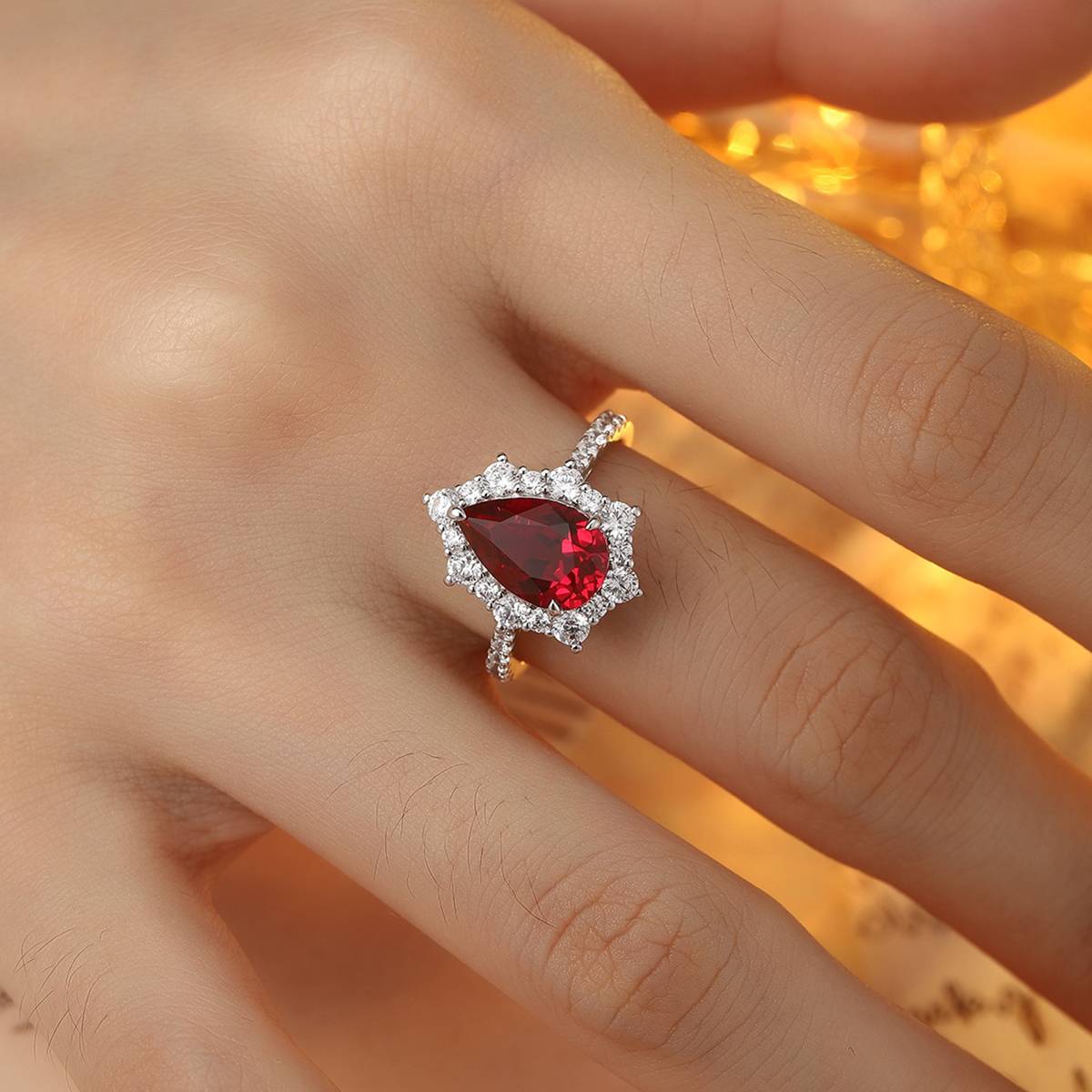 R1522款S925银镀18K白金梨形培育彩宝订婚戒指2.97ct